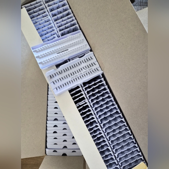 300 Trays of Indonesia Knot Free Flare Medium Black Lash Wisps ~ Fill Ins???